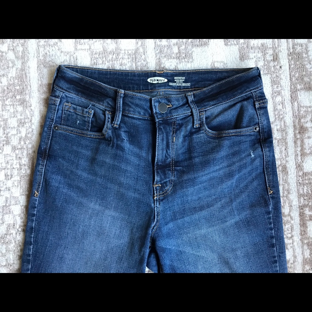 👖Old Navy Destructed Super Skinny Jeans